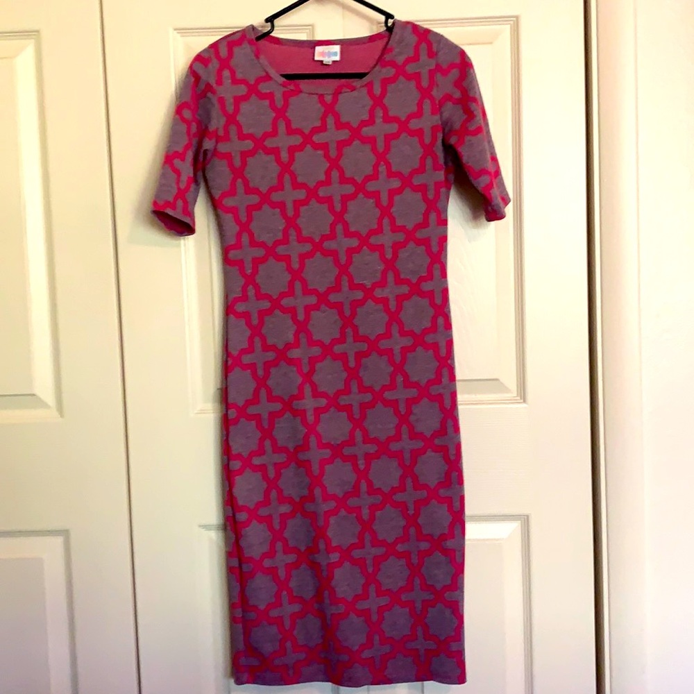 Lularoe pink geometric print fitted dress with 3/4 sleeves